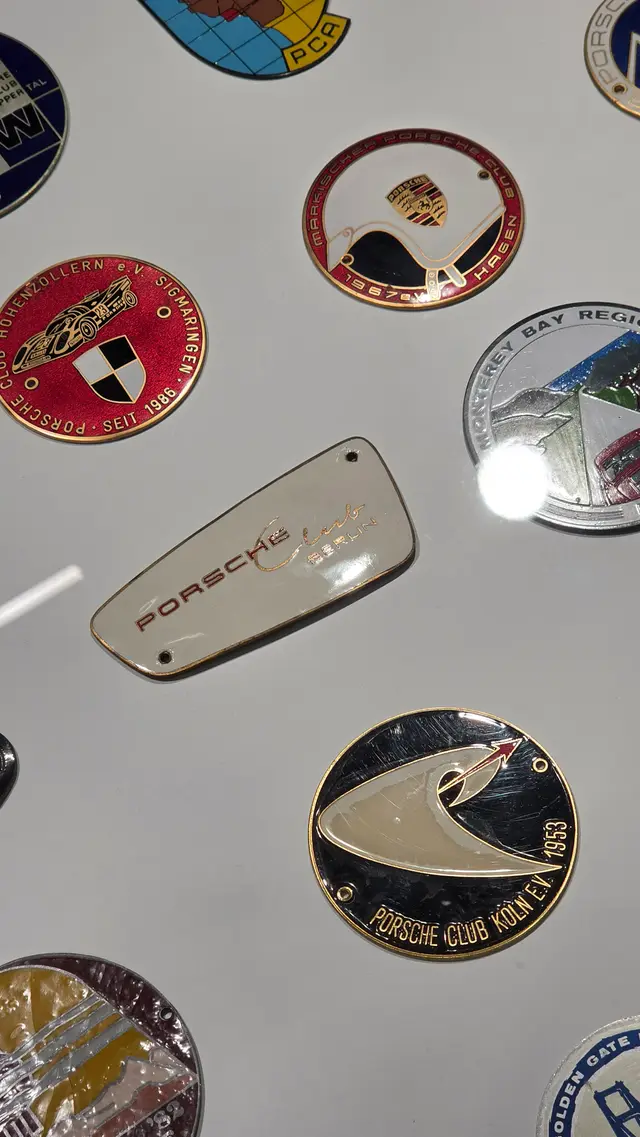 Badge detailing on Porsches