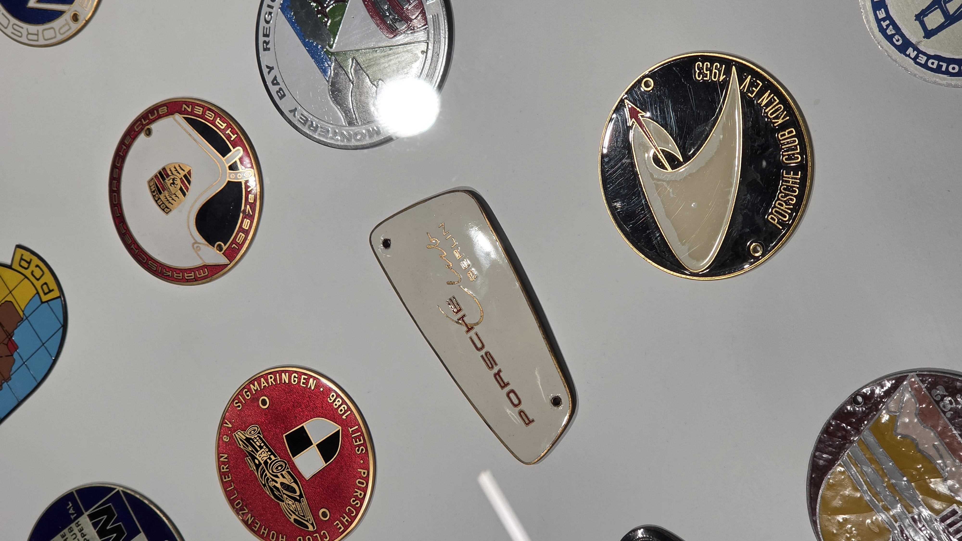 Badge detailing on Porsches